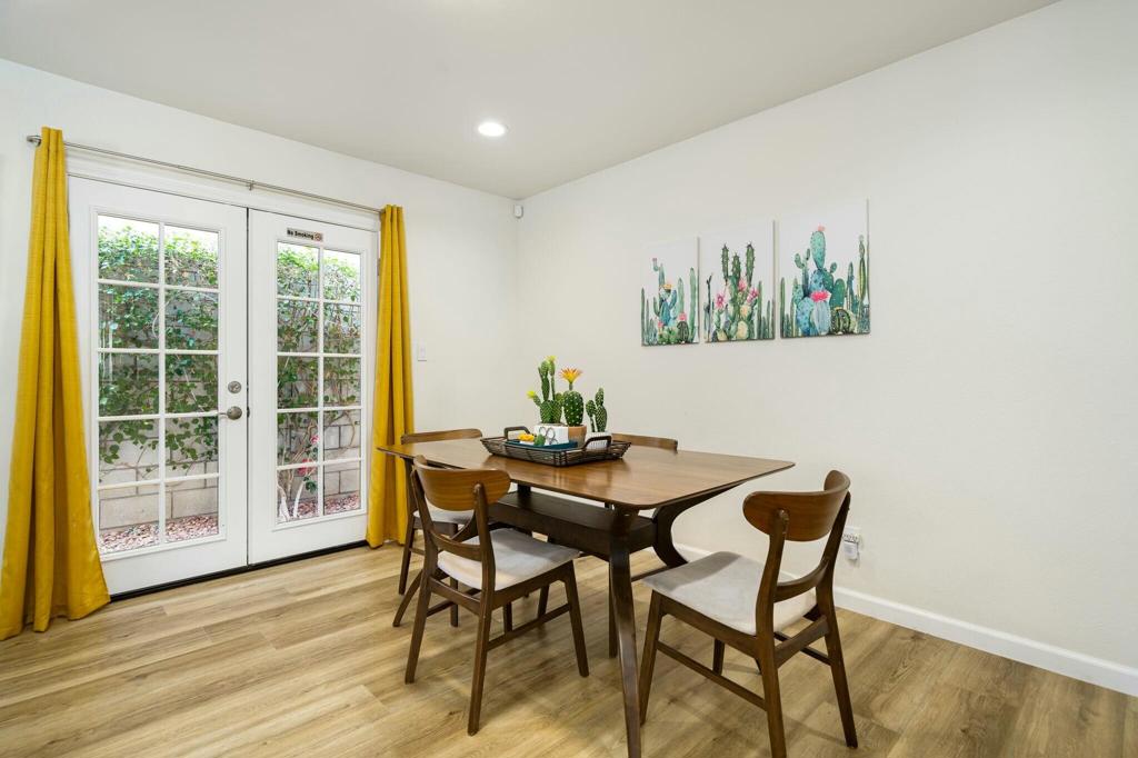 54385 Avenida Herrera