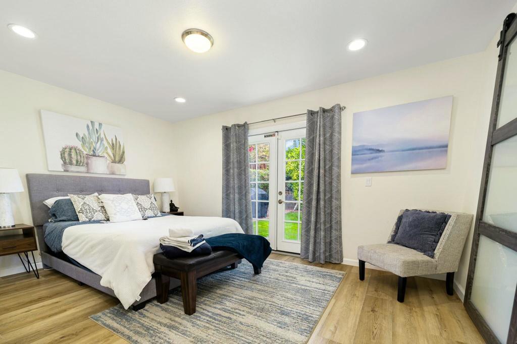 54385 Avenida Herrera