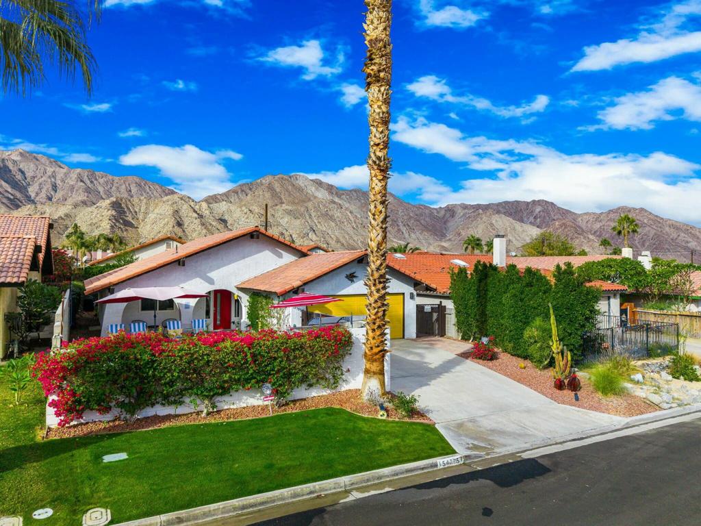 54385 Avenida Herrera