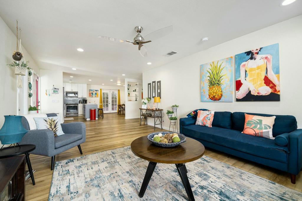 54385 Avenida Herrera