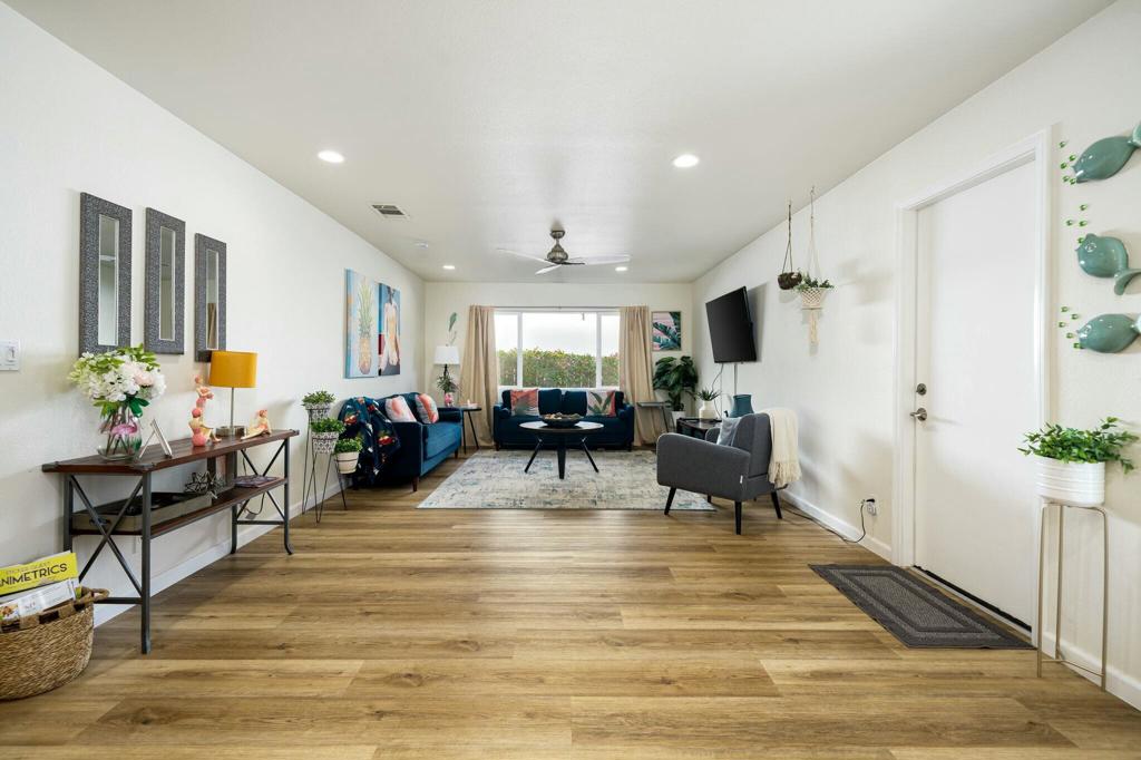 54385 Avenida Herrera