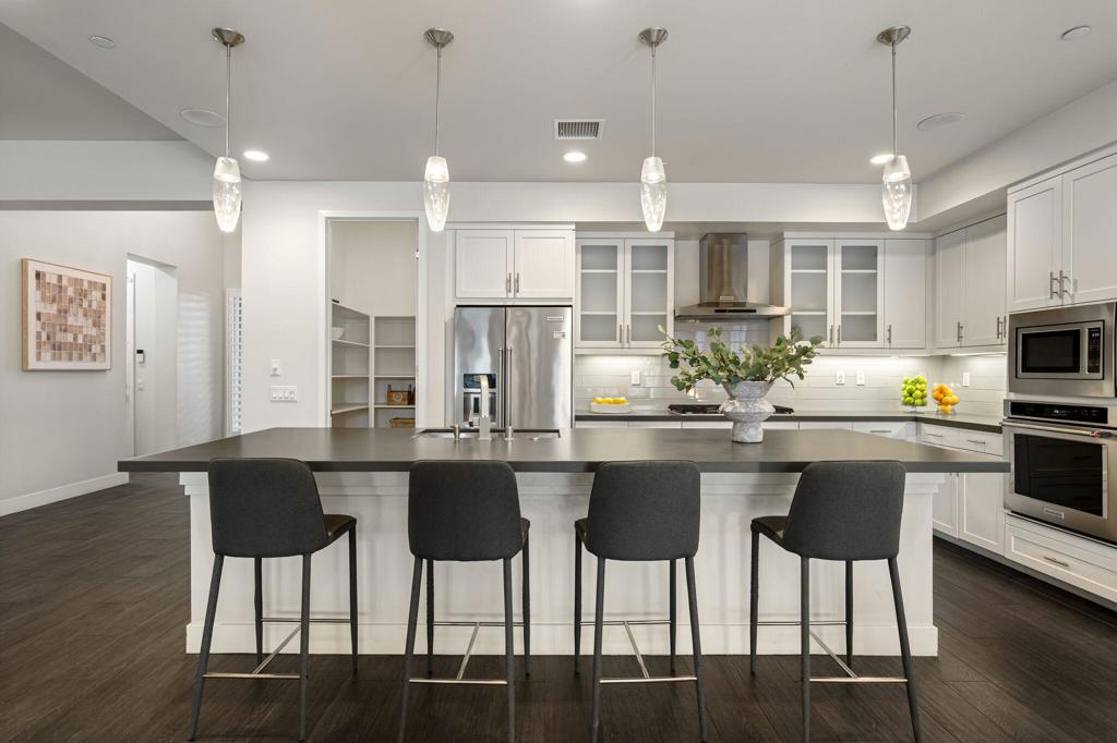 74425 Zeppelin Drive