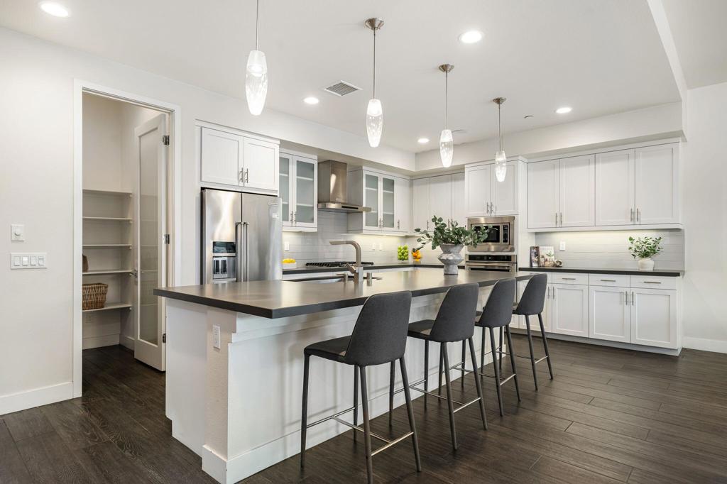 74425 Zeppelin Drive