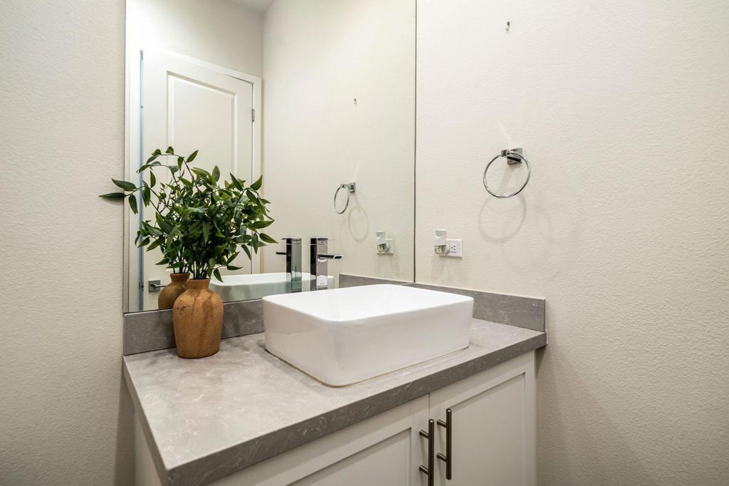 74425 Zeppelin Drive