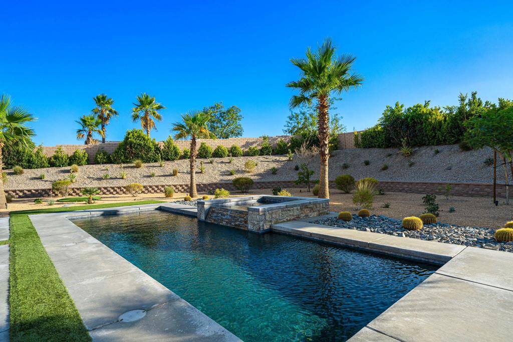 74425 Zeppelin Drive
