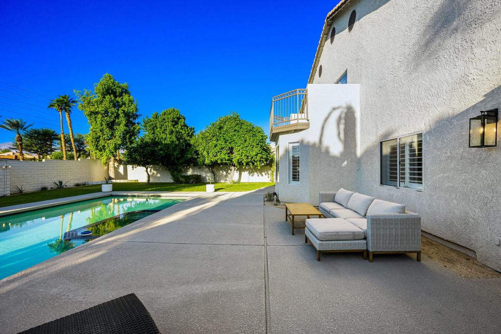 76817 Manor Lane