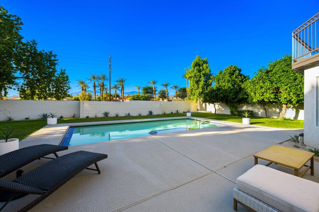 76817 Manor Lane