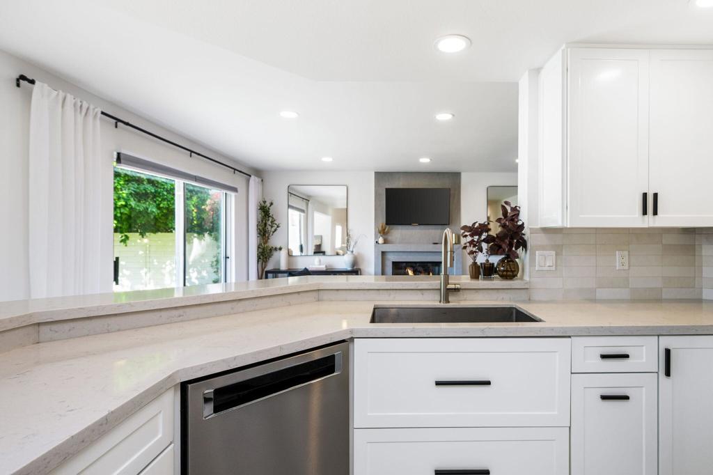 76817 Manor Lane