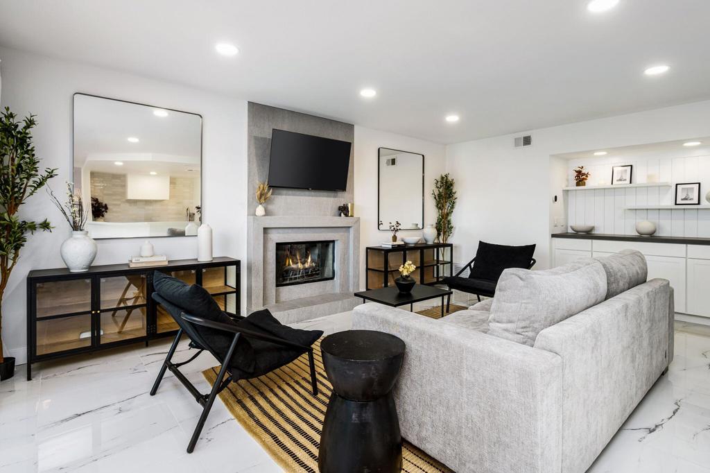 76817 Manor Lane