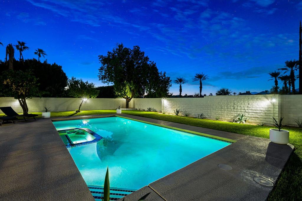 76817 Manor Lane