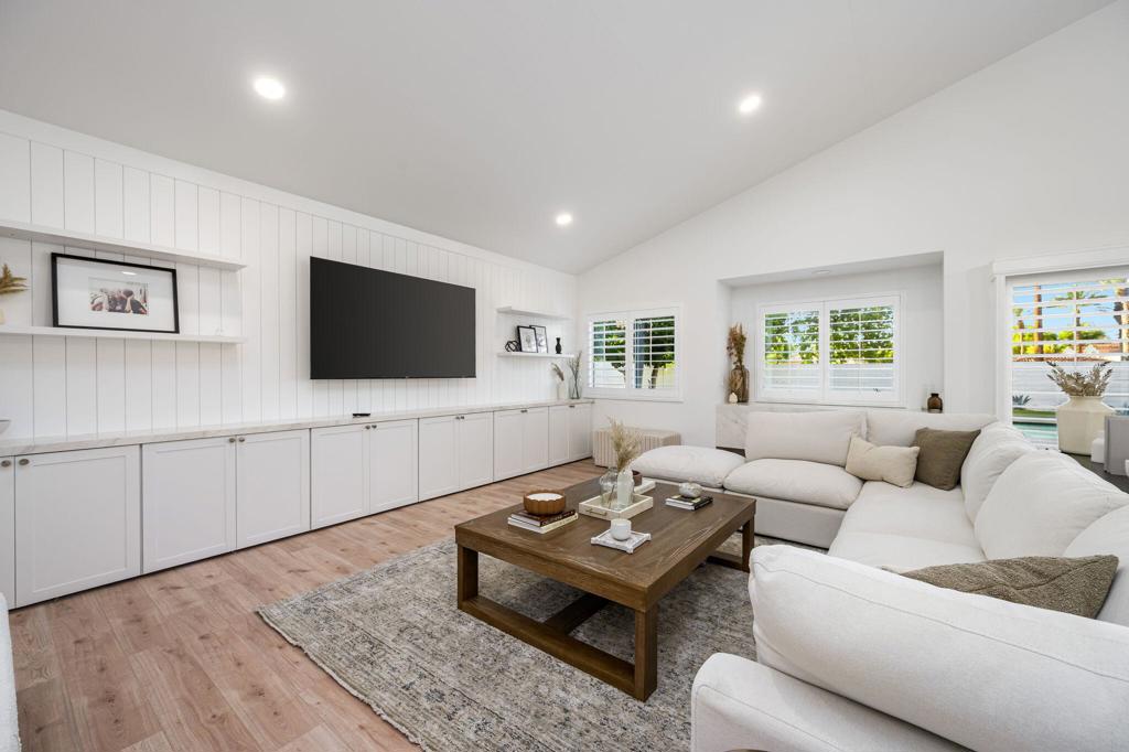 76817 Manor Lane