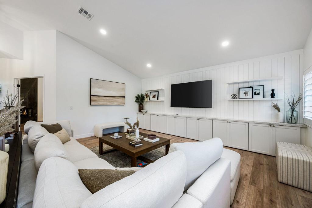 76817 Manor Lane