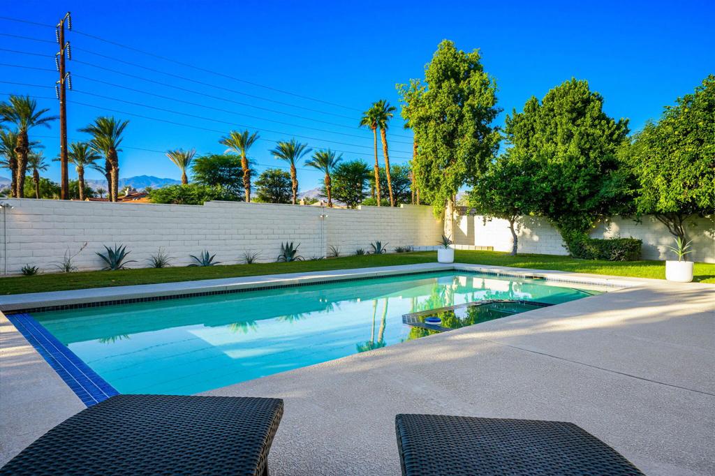 76817 Manor Lane