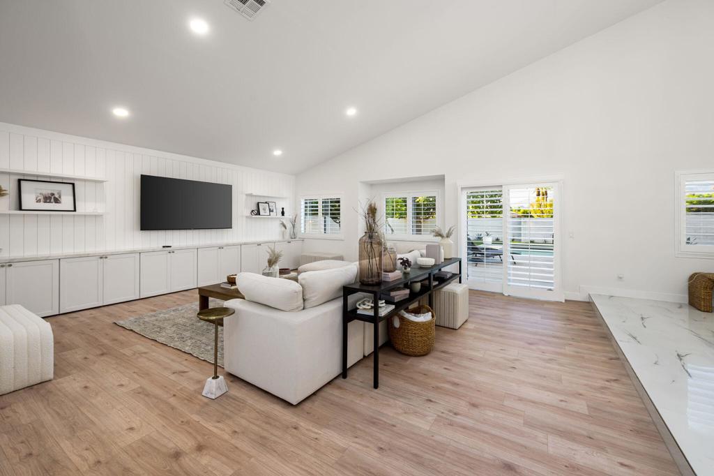 76817 Manor Lane