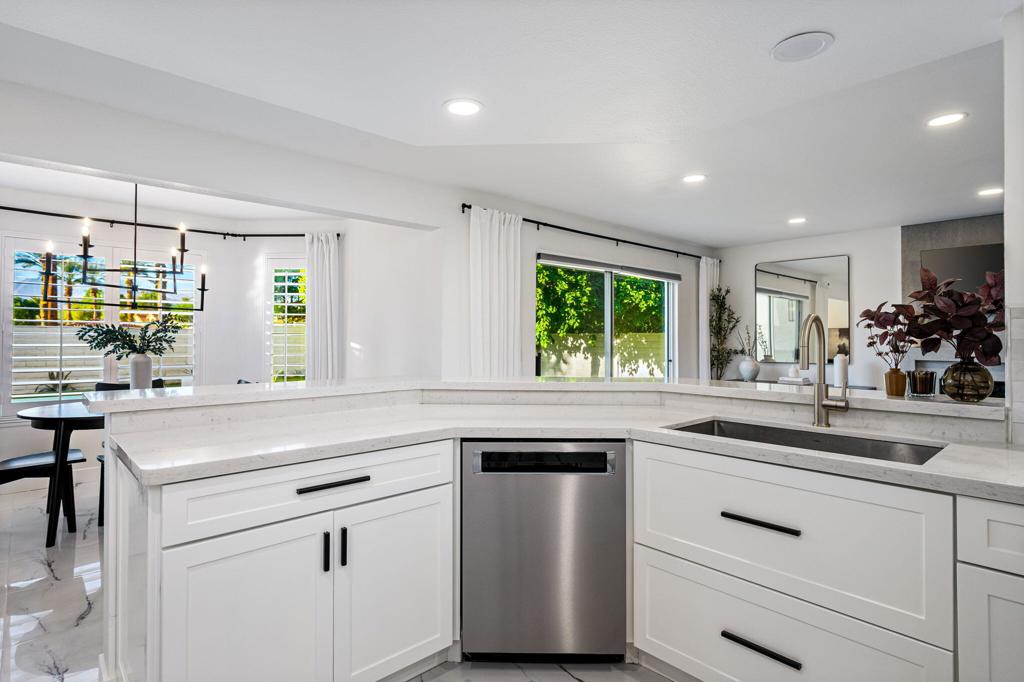 76817 Manor Lane