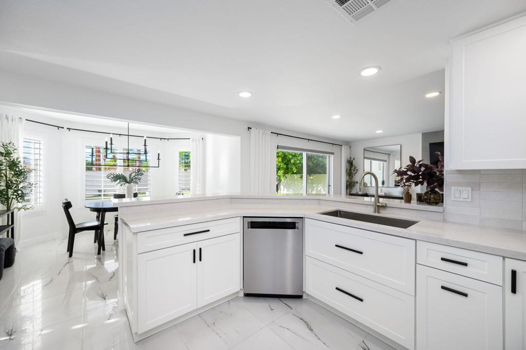 76817 Manor Lane