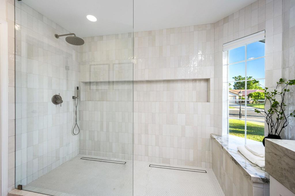 76817 Manor Lane