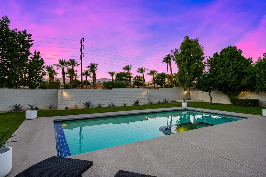 76817 Manor Lane