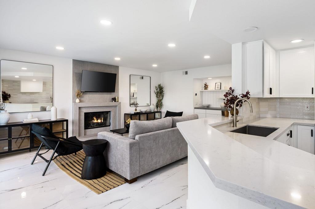 76817 Manor Lane