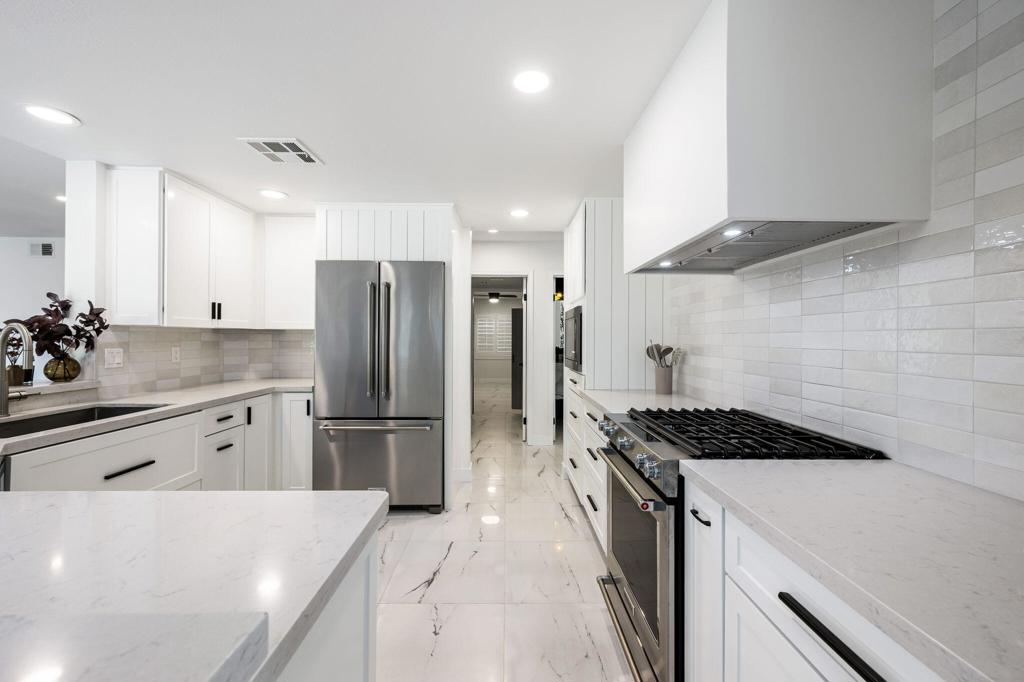 76817 Manor Lane