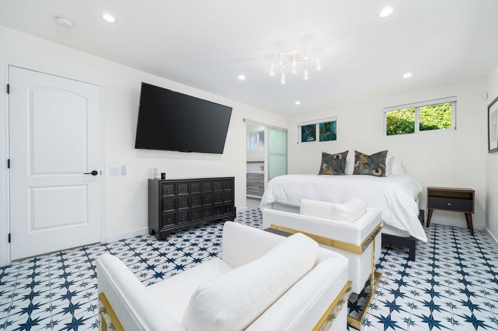 54990 Avenida Madero