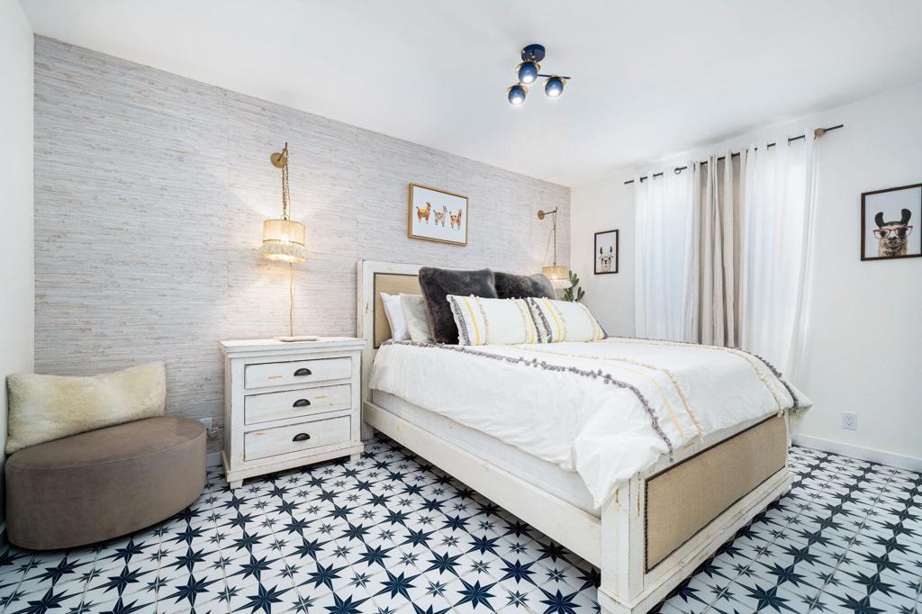 54990 Avenida Madero