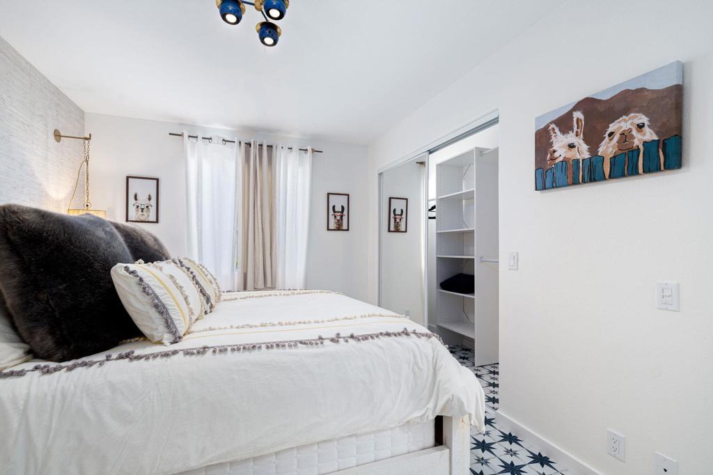 54990 Avenida Madero