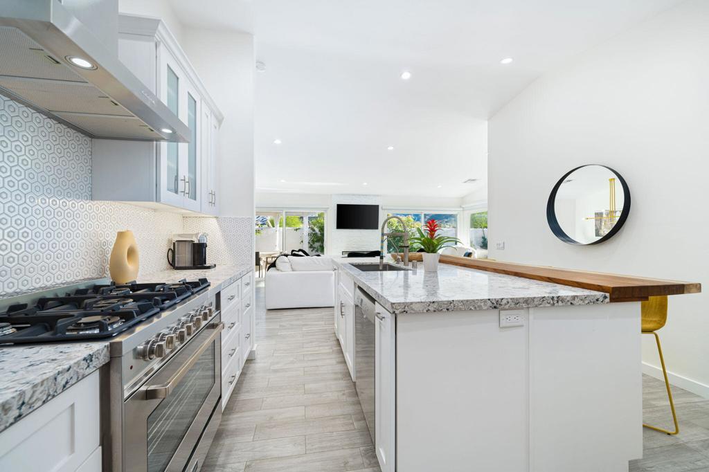 54990 Avenida Madero