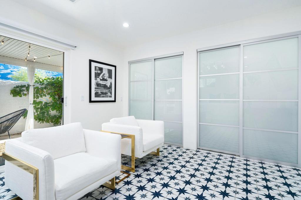 54990 Avenida Madero