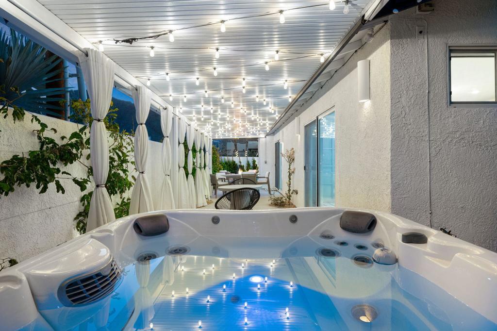 54990 Avenida Madero