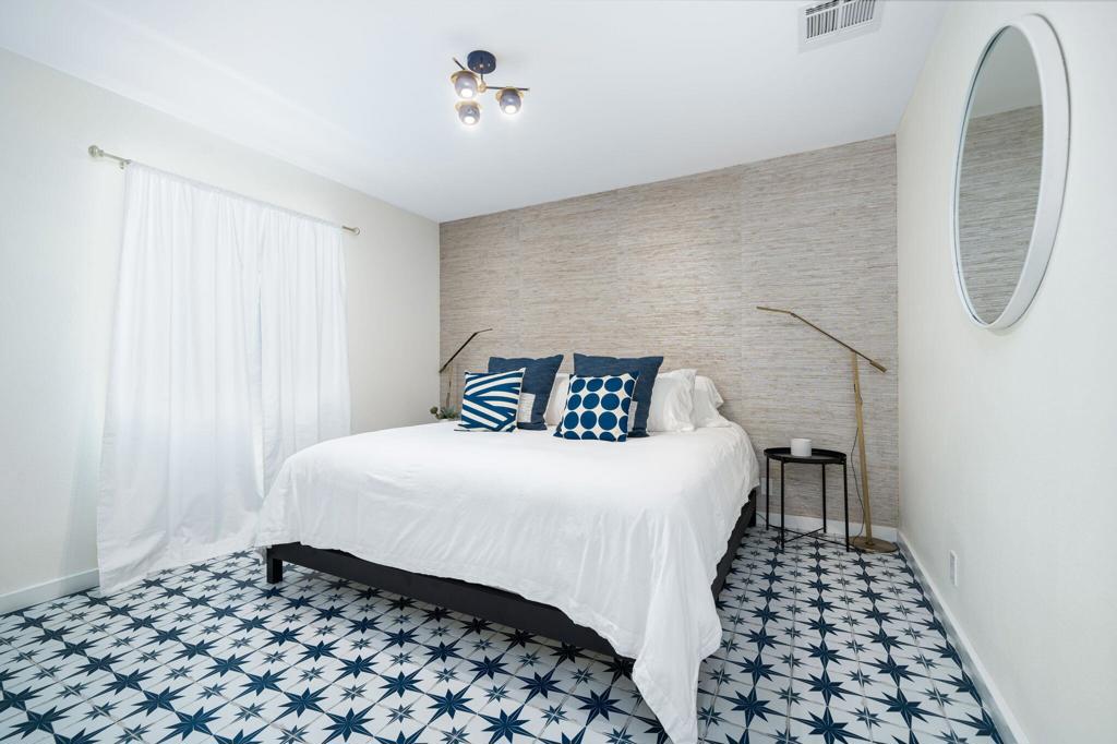 54990 Avenida Madero