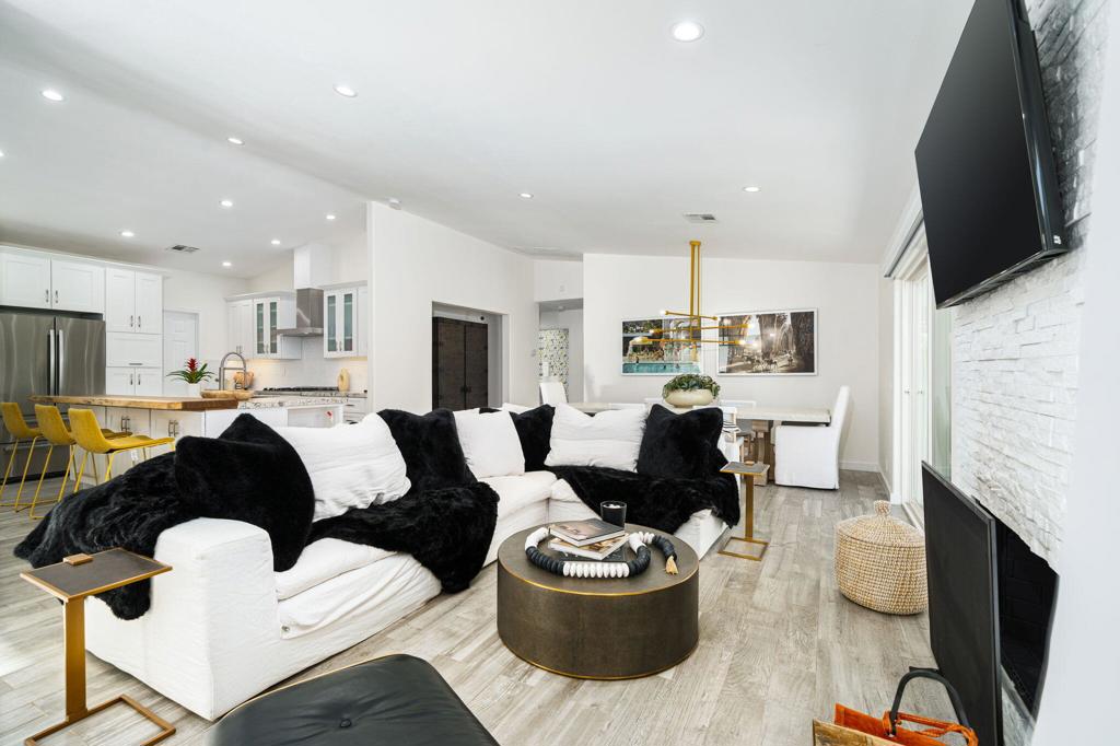 54990 Avenida Madero