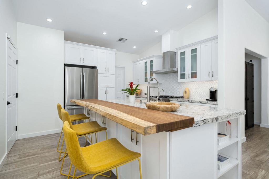 54990 Avenida Madero