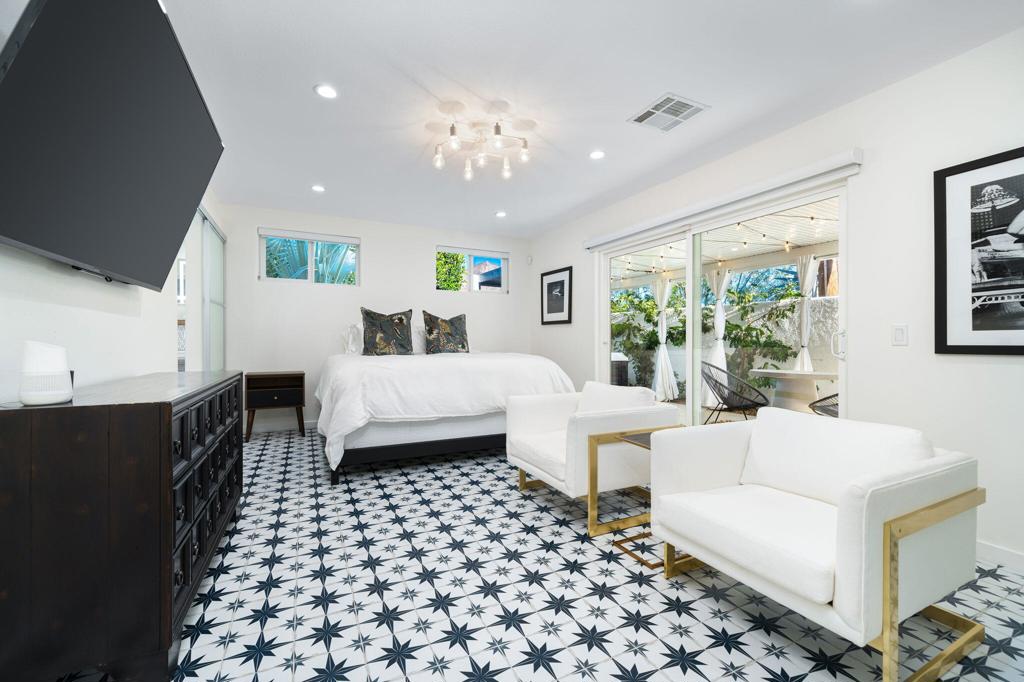 54990 Avenida Madero