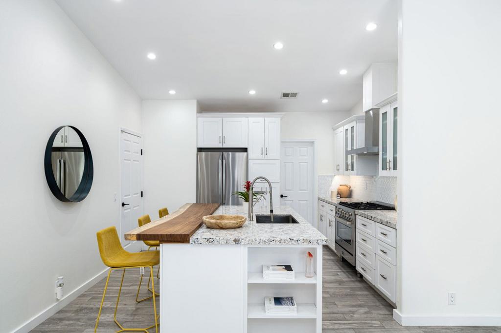 54990 Avenida Madero