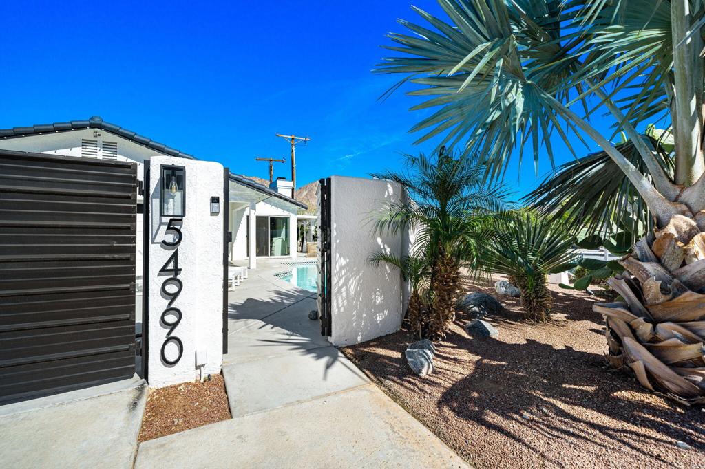 54990 Avenida Madero