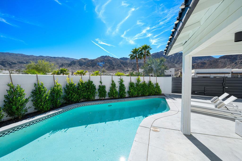 54990 Avenida Madero