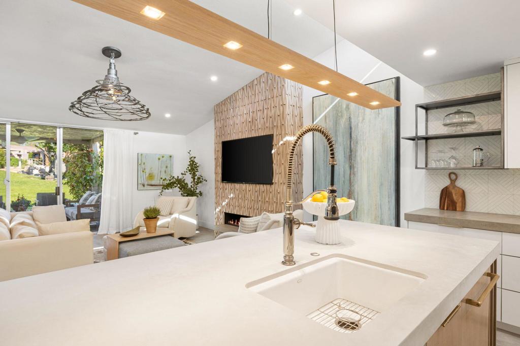 48955 Mariposa Drive