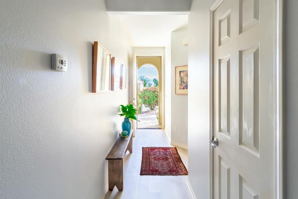 81098 Avenida Vidrio