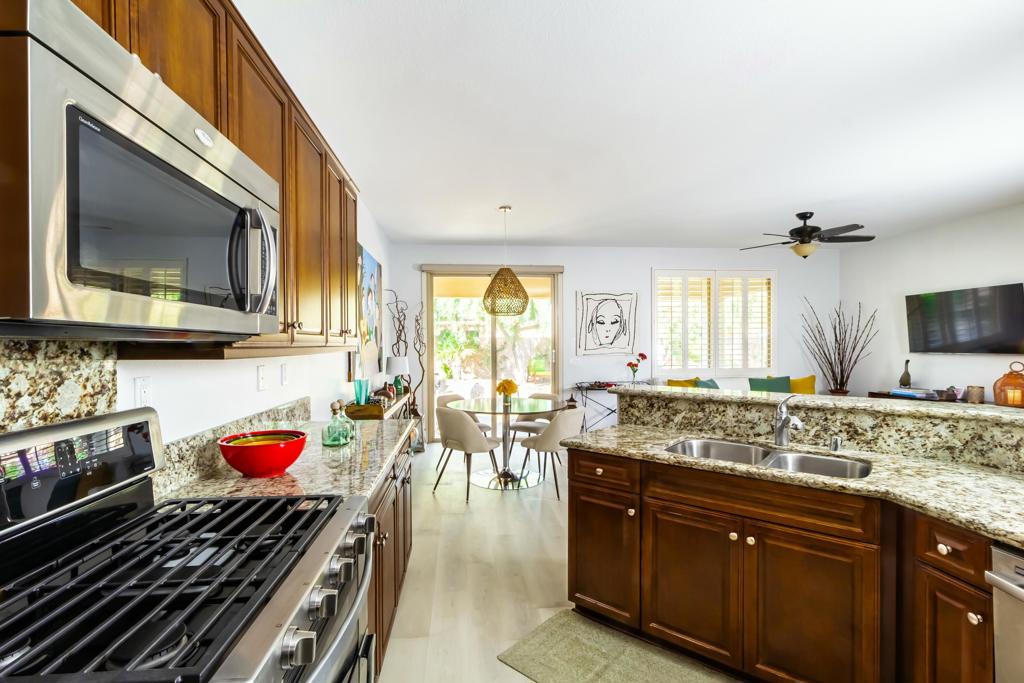 81098 Avenida Vidrio