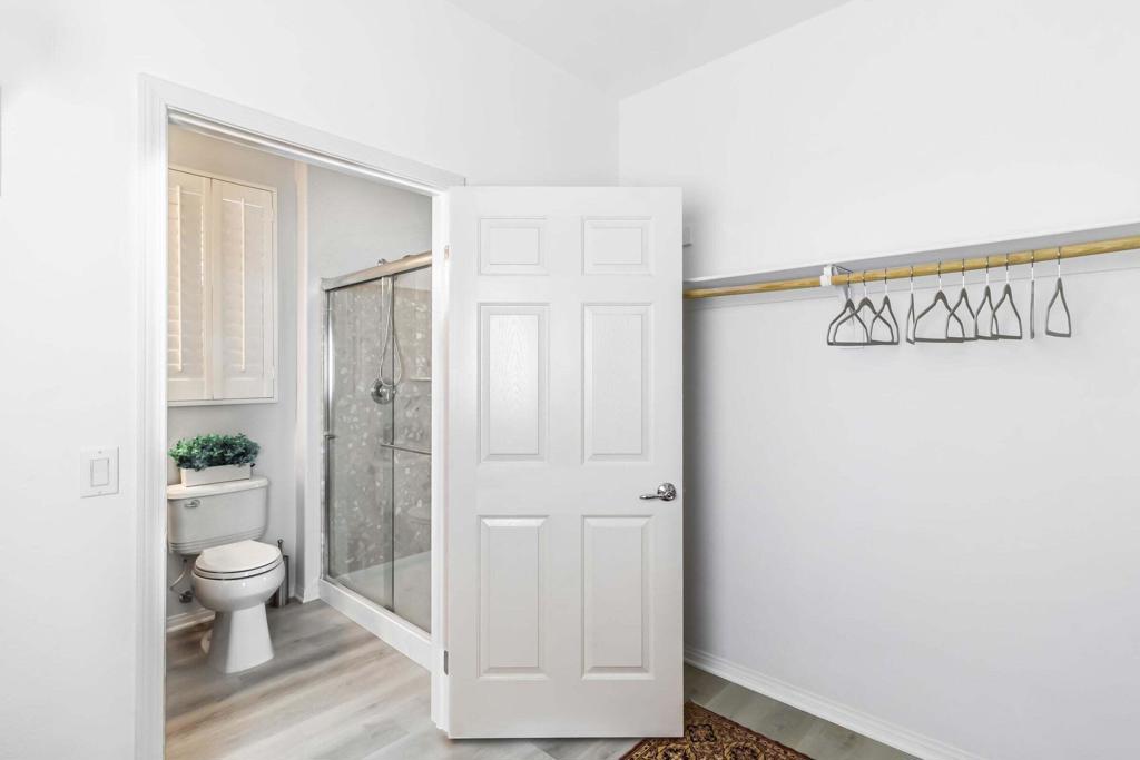 81098 Avenida Vidrio