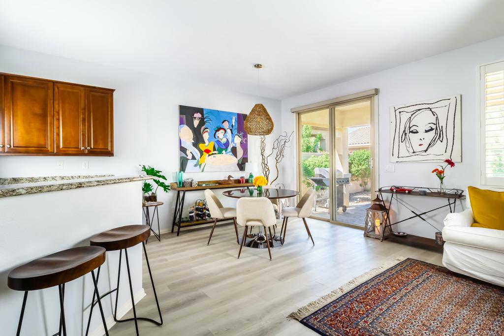 81098 Avenida Vidrio