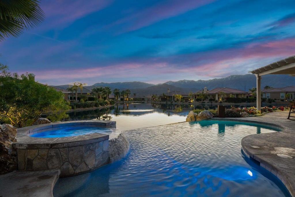 3 Pyramid Lake Court