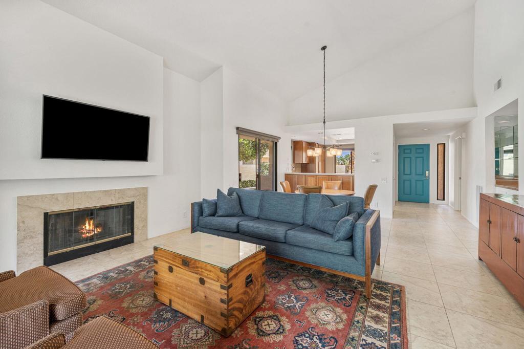49271 Mariposa Drive