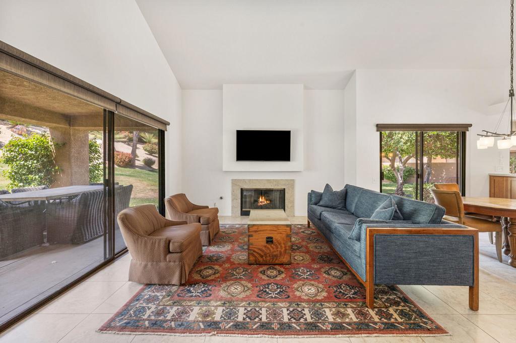 49271 Mariposa Drive
