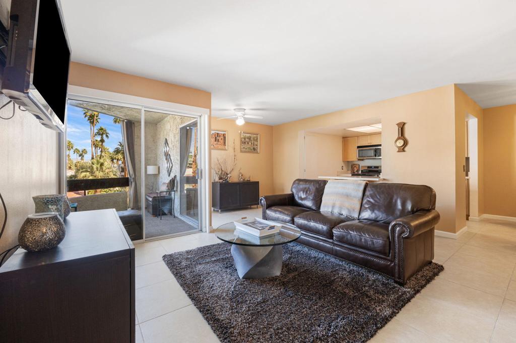 1552 S Camino Real 333