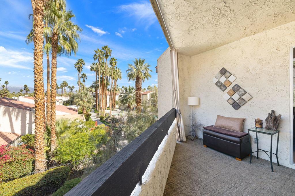 1552 S Camino Real 333