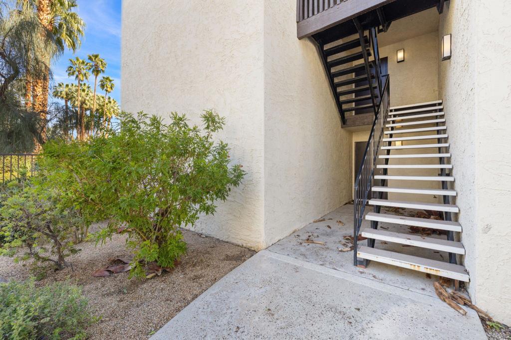 1552 S Camino Real 333