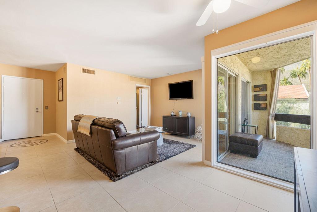 1552 S Camino Real 333