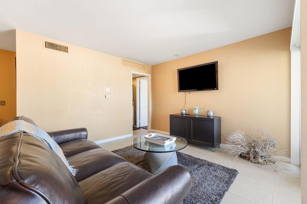 1552 S Camino Real 333